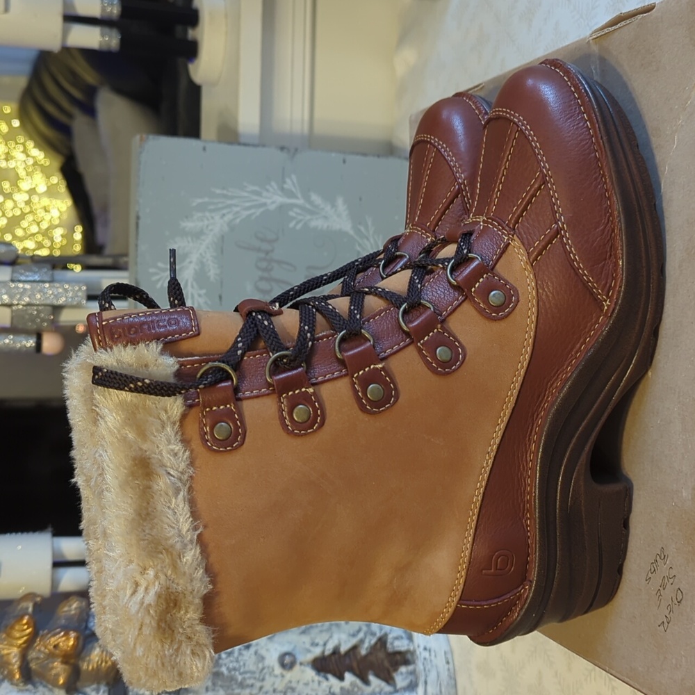 Bionica Rosemount Snow Boots NWT